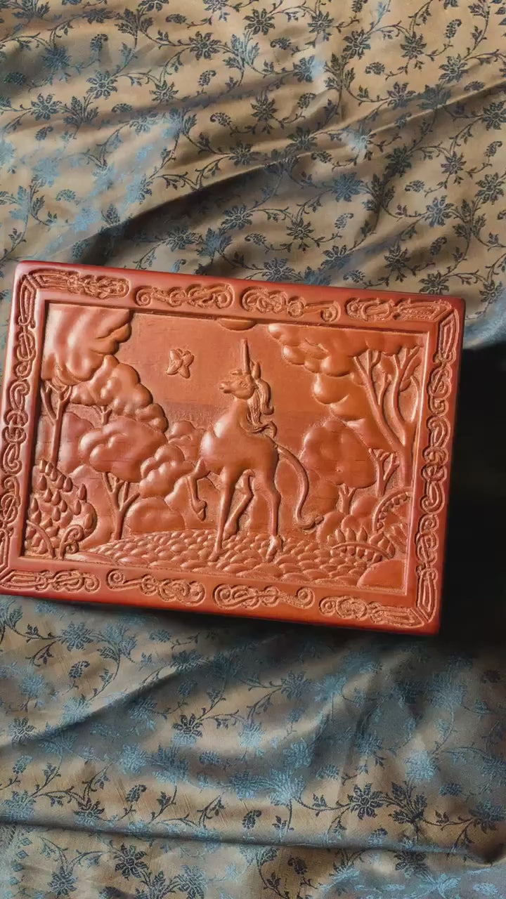 The Last Unicorn Tarot & Oracle Deck - Wooden Box Edition